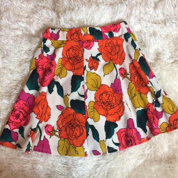 Bold Red/Hot Pink Flower Pattern Mini Skirt - Picture 4 of 5